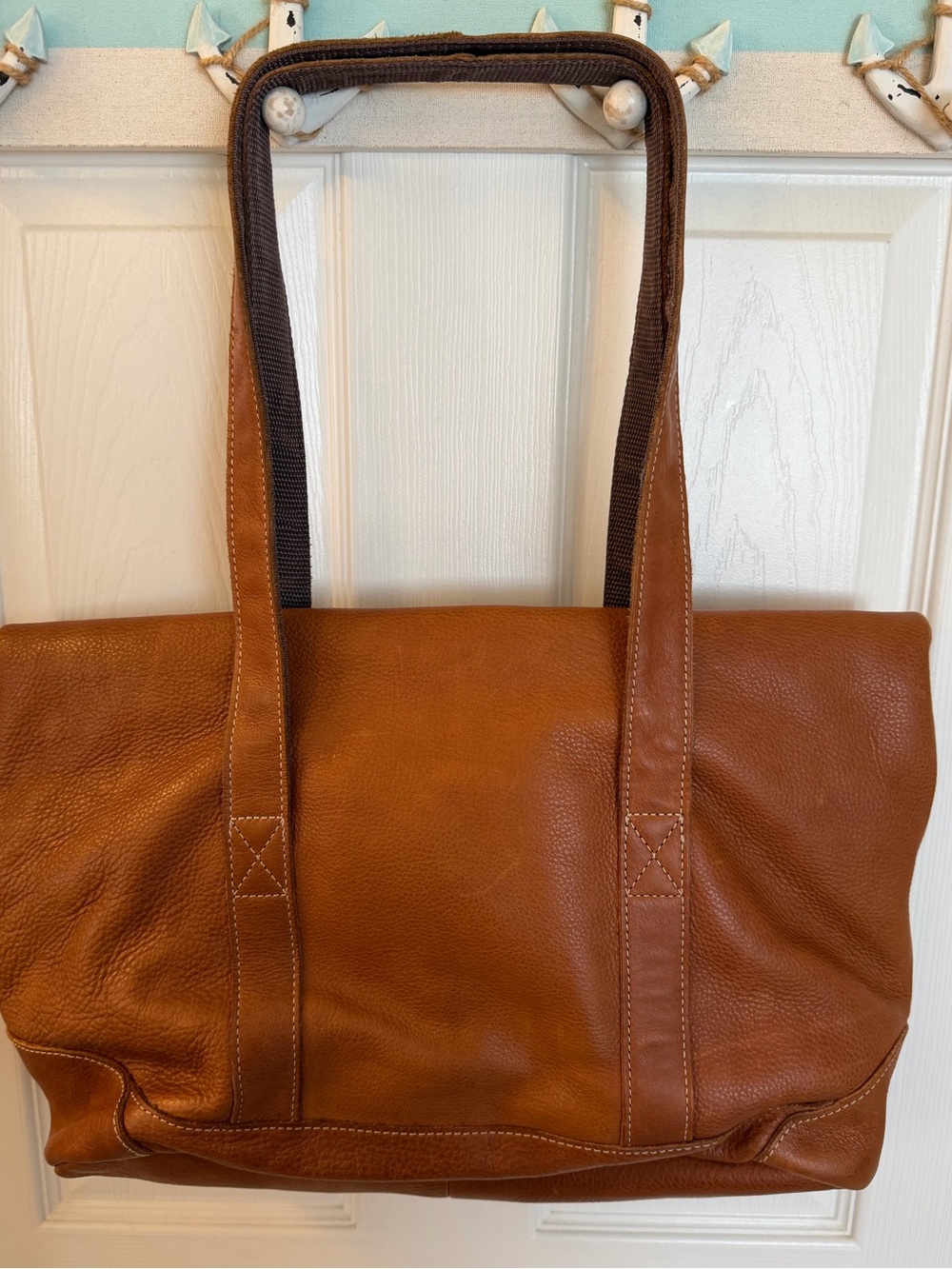 Vintage L.L. Bean pebble-grain leather tote bag features a fold-over top closure - Picture 2 of 16
